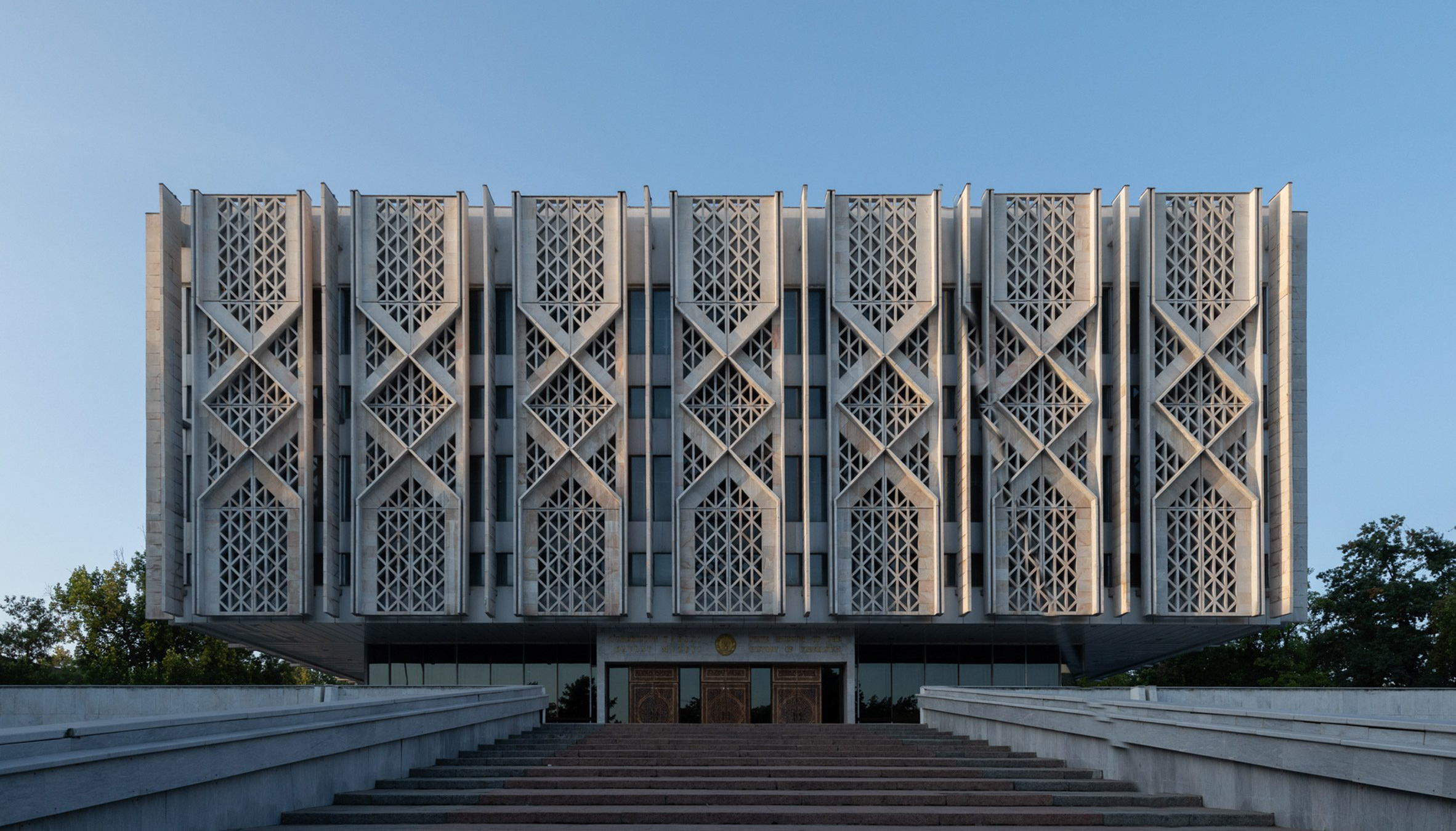 <h3><strong>Tashkent Through Time: Guided Architectural Tours</strong></h3>